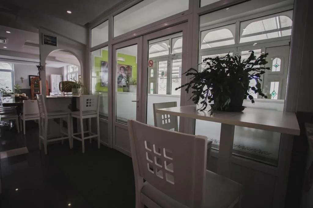 prodaje se hotel s restoranom u vukovaru - slika 17