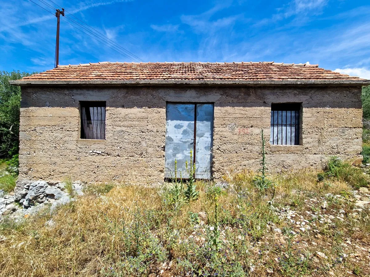 Građevinski teren sa starom kućom i pogledom, Grebaštica, 1860 m2 - Grebaštica, Šibenik