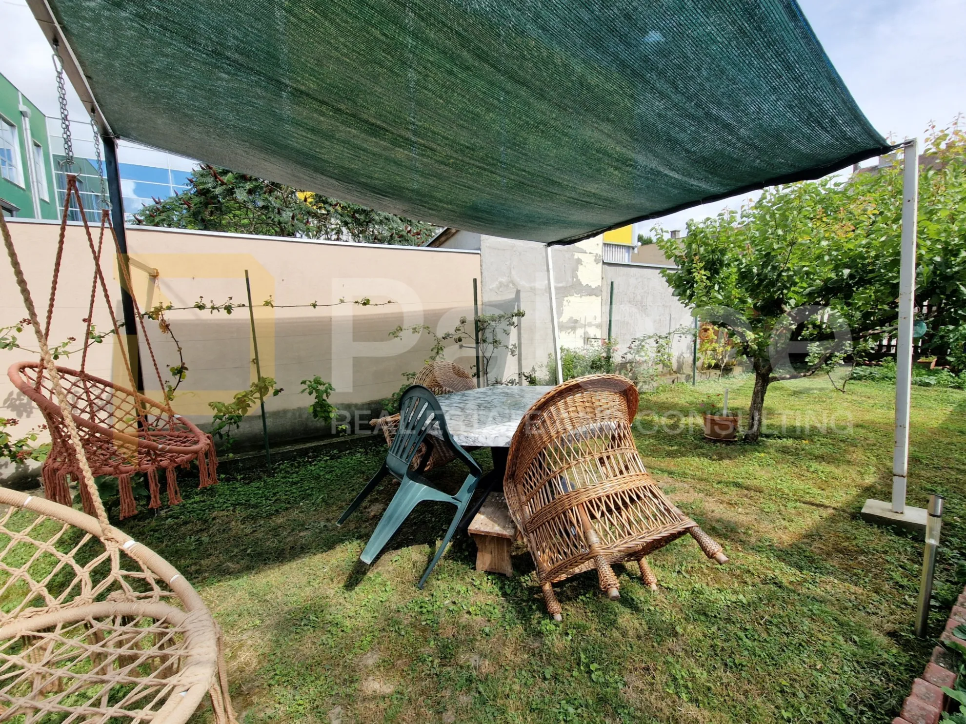 dvorišni stan s garažom i dodatnim stambenim prostorom, 150m2, centar - slika 20