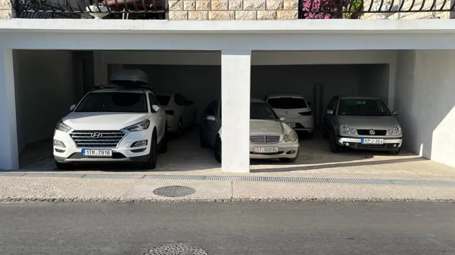 trogir, predivna kuća s 10 apartmana, prilika - slika 8