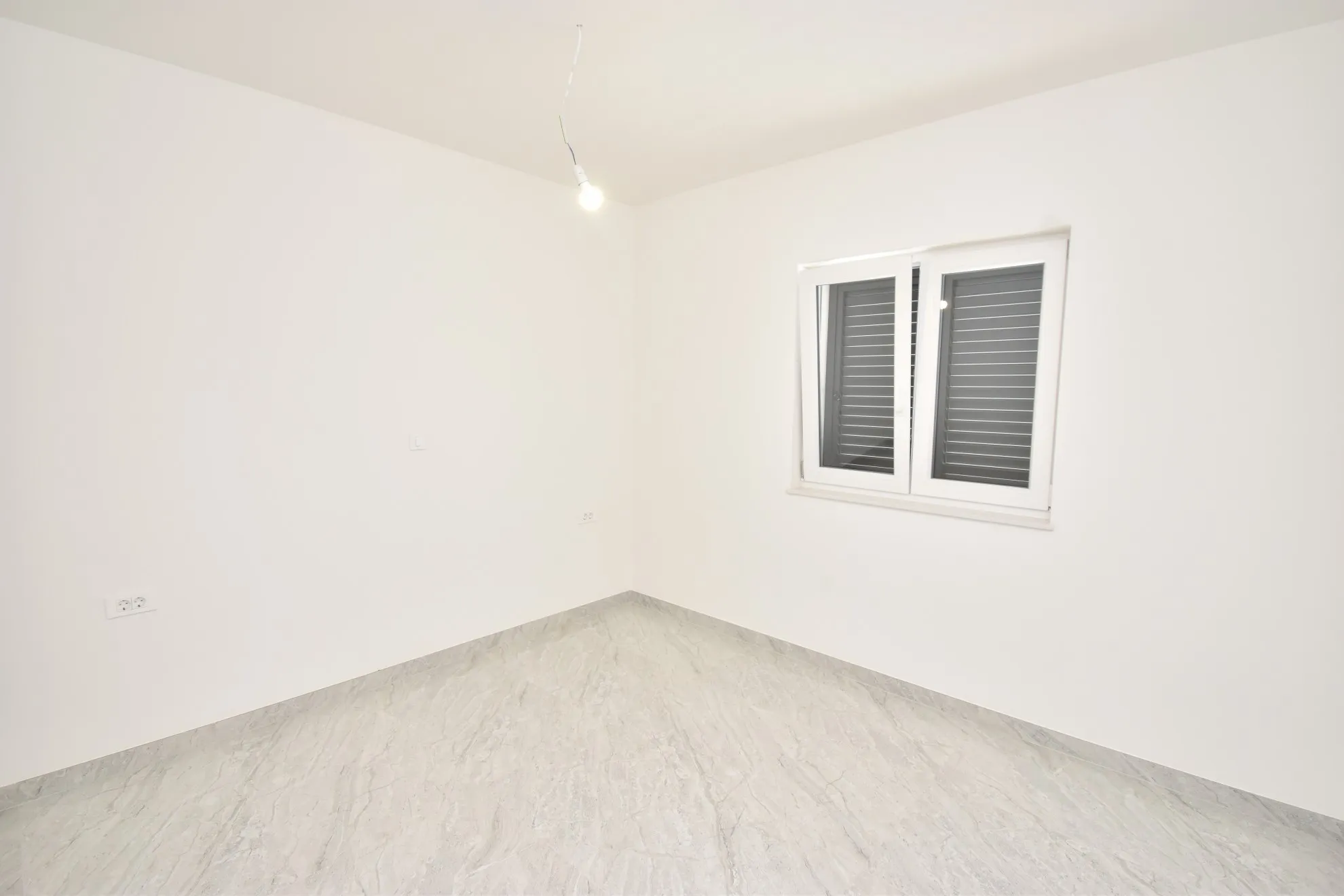 samostojeća nova kuća s bazenom i dvorištem, vodice, 319 m2 - slika 9