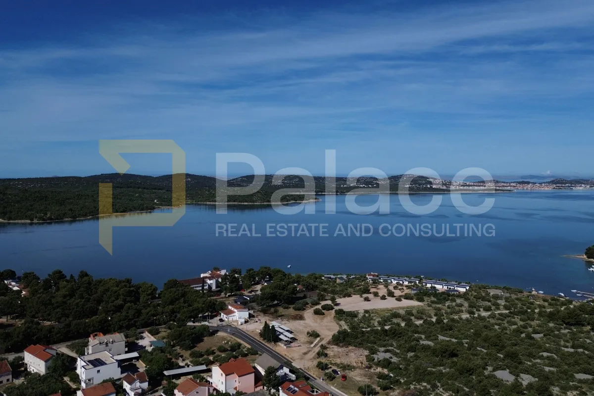 Prodaja zemljišta u zoni R2 1627m2 - Pirovac