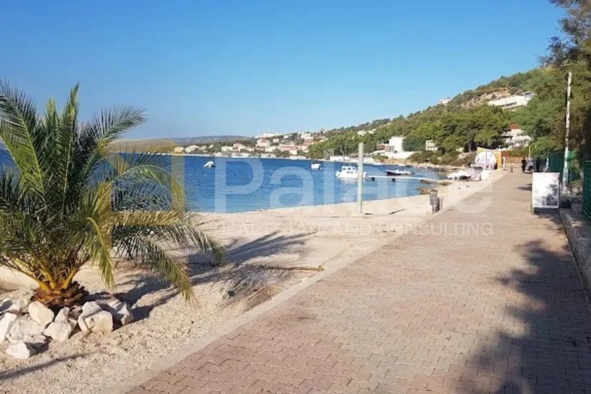 namješten stan s pogledom na more, seget donji, 79.50m², 2. kat - slika 21