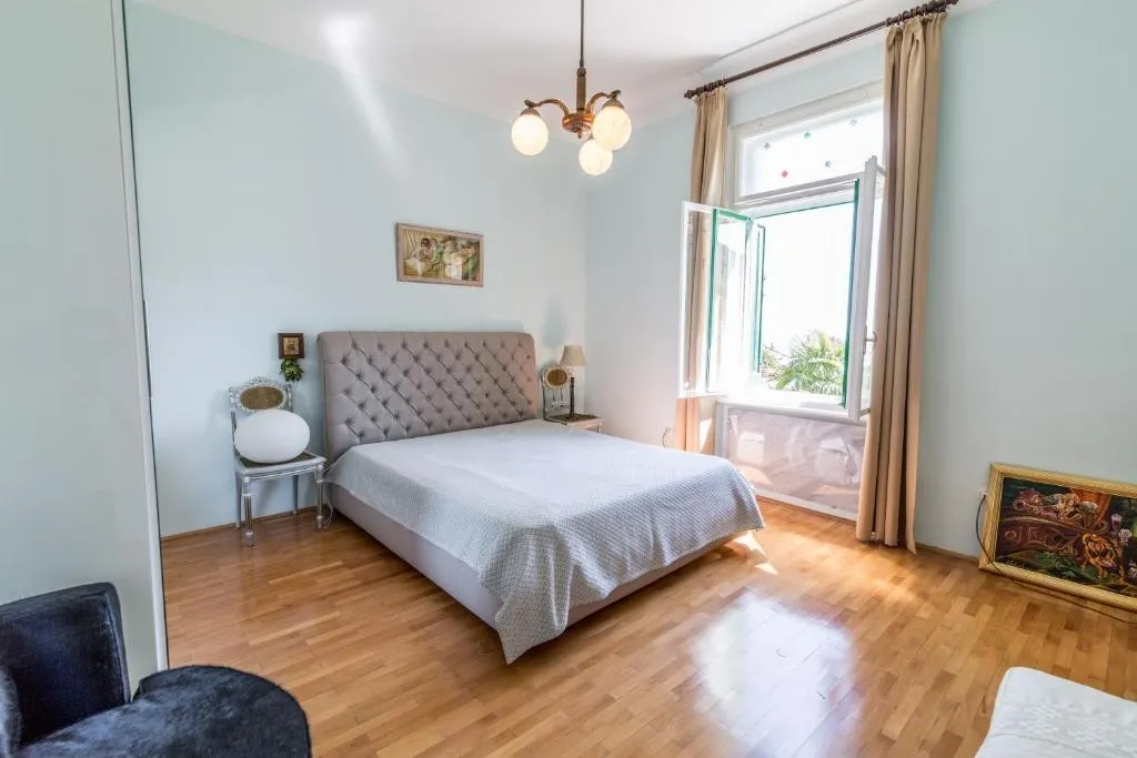 dvoetažni stan u urbanoj vili u centru grada, 200m od mora, opatija - slika 2