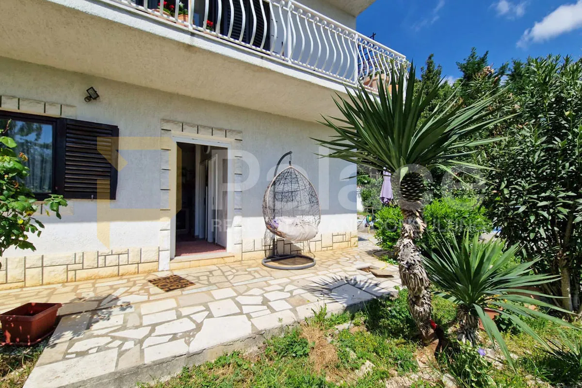 dva stana s bazenom, vrtom i parkirnim mjestima, ika - 89,10 m² - slika 15