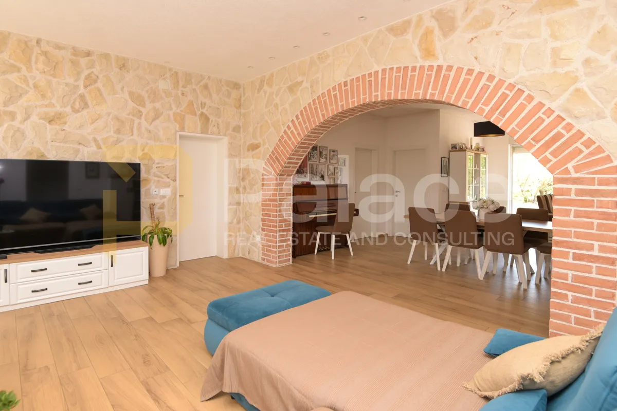 prekrasna moderna prizemnica s okućnicom u šibeniku, 196,25 m2 - slika 9
