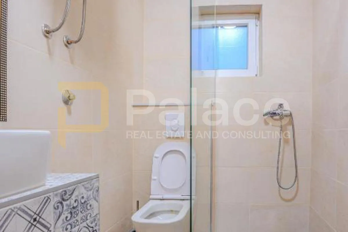villa sa bazenom - centar sukošana - slika 22