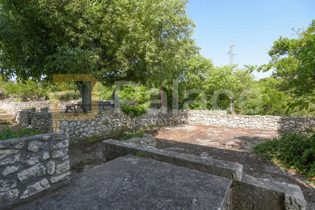 stambeno poslovna kuća s velikom okućnicom, stankovci-crljenik, 300 m2 - slika 7