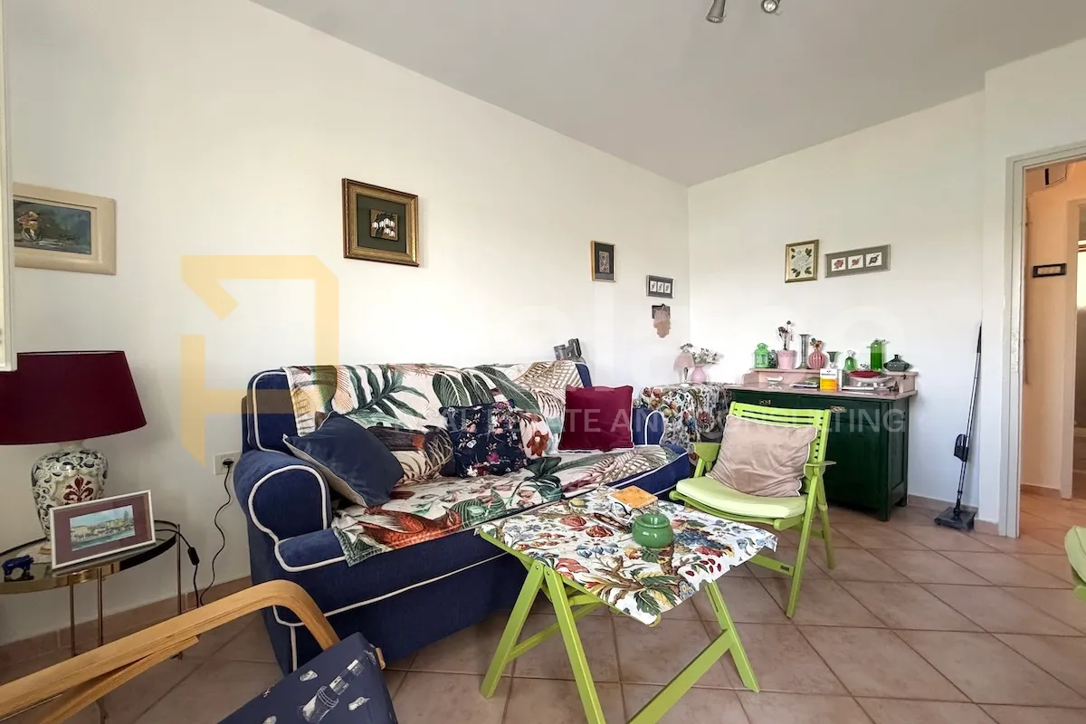 dvosoban stan na korak do mora, šparadići - slika 4