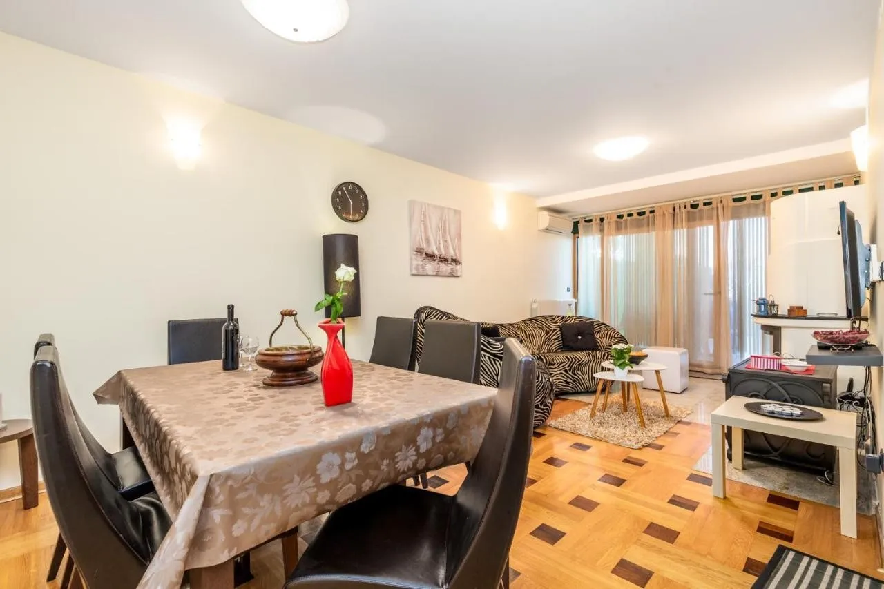 predivna vila s tri prostrana apartmana i bazenom, opatija, 420m2 - slika 20