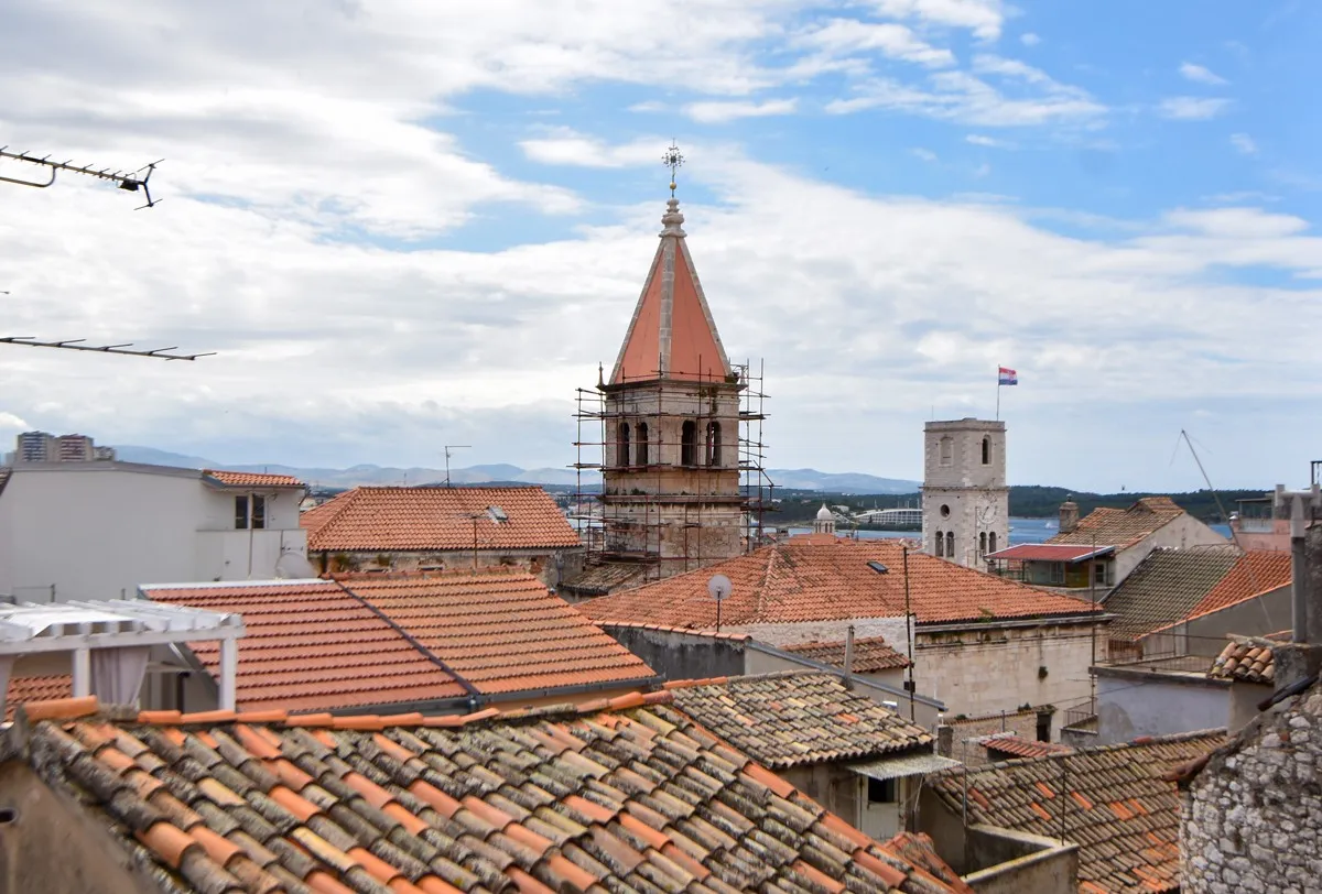renovirana i namještena kamena kuća u srcu šibenika, 150 m2 - slika 5
