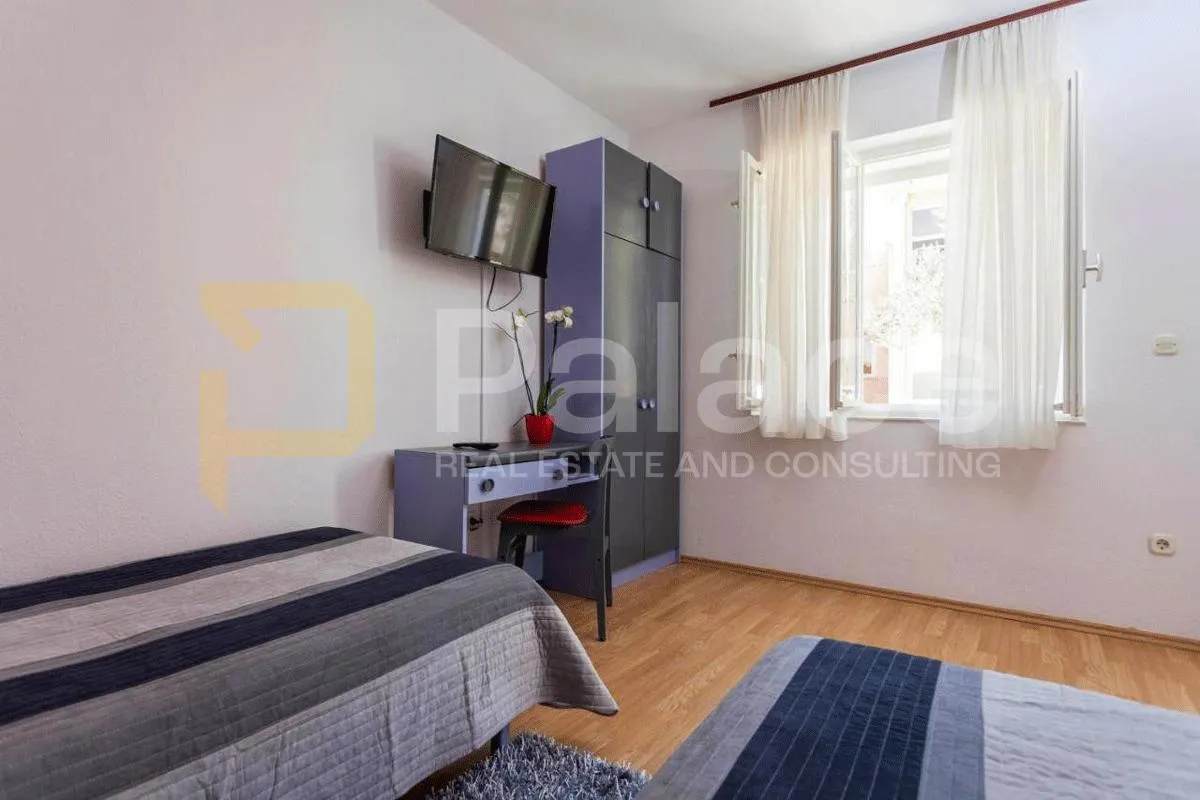 *prekrasna kuća s apartmanima, tučepi* - slika 5