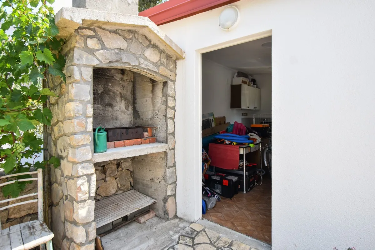 kuća sa dva stana i bazenom, pirovac, 100 m2 - slika 11