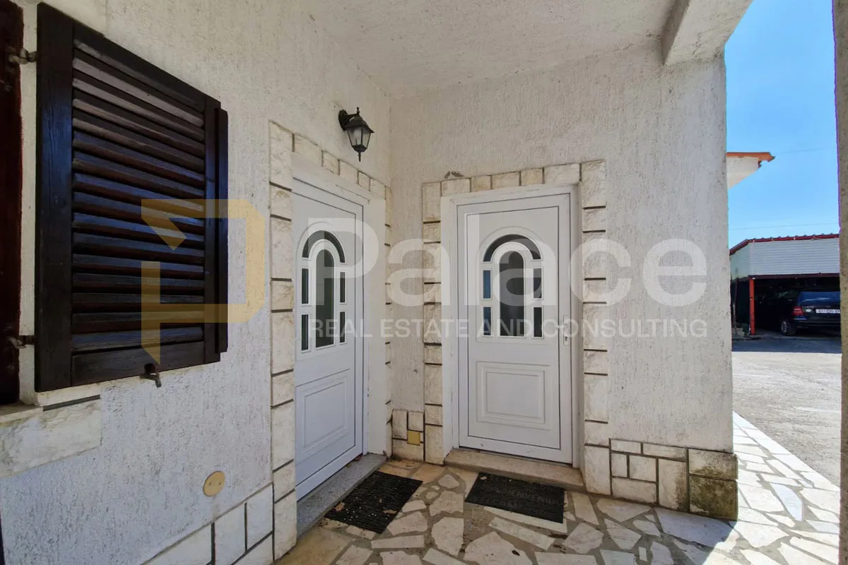 dva stana s bazenom, vrtom i parkirnim mjestima, ika - 89,10 m² - slika 18