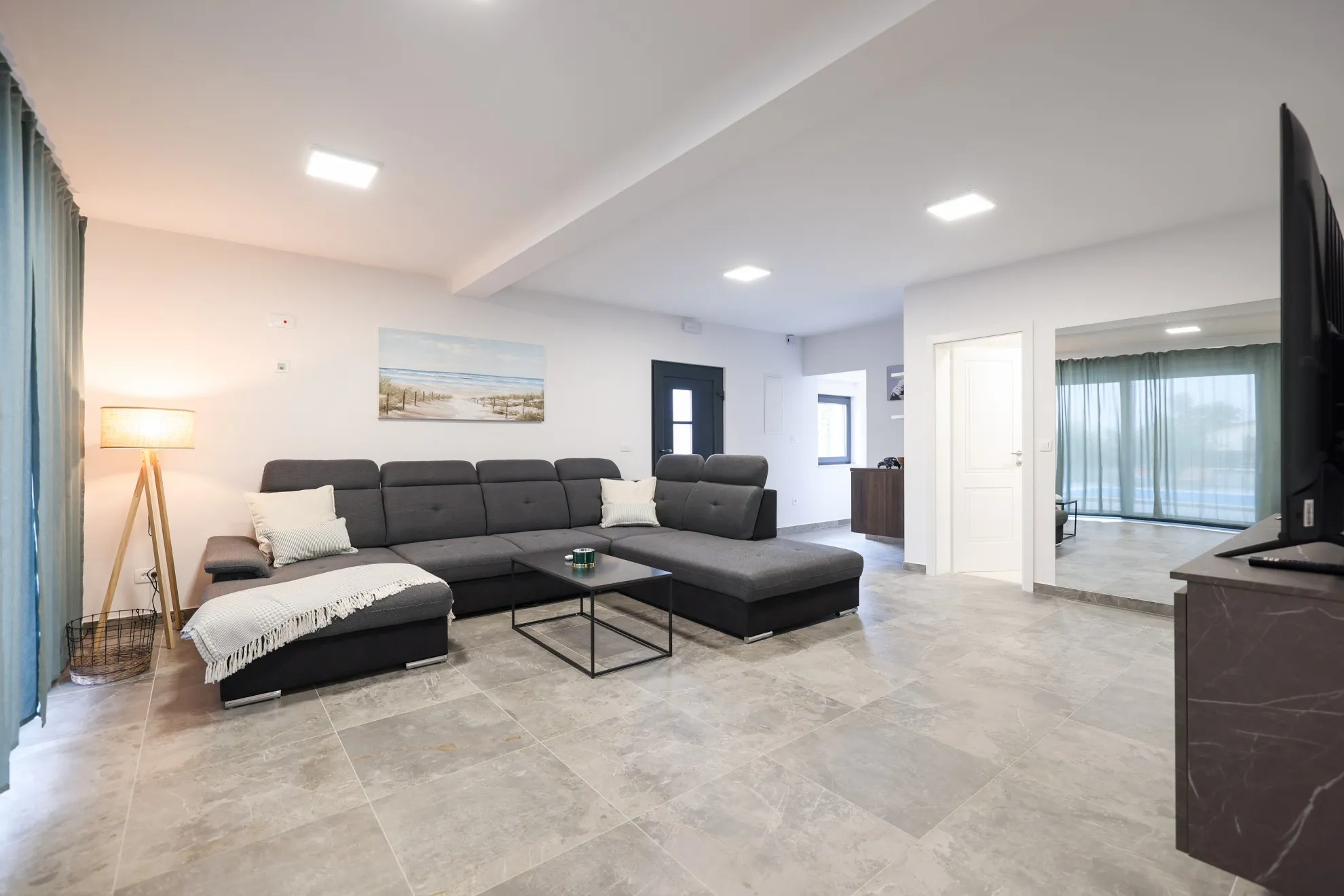 luksuzna, novoizgrađena villa na viru - slika 9