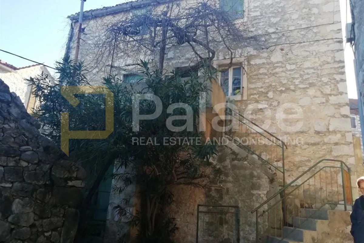 predivna starinska kamena kuća - za renovaciju, selca kod starog grada - slika 5