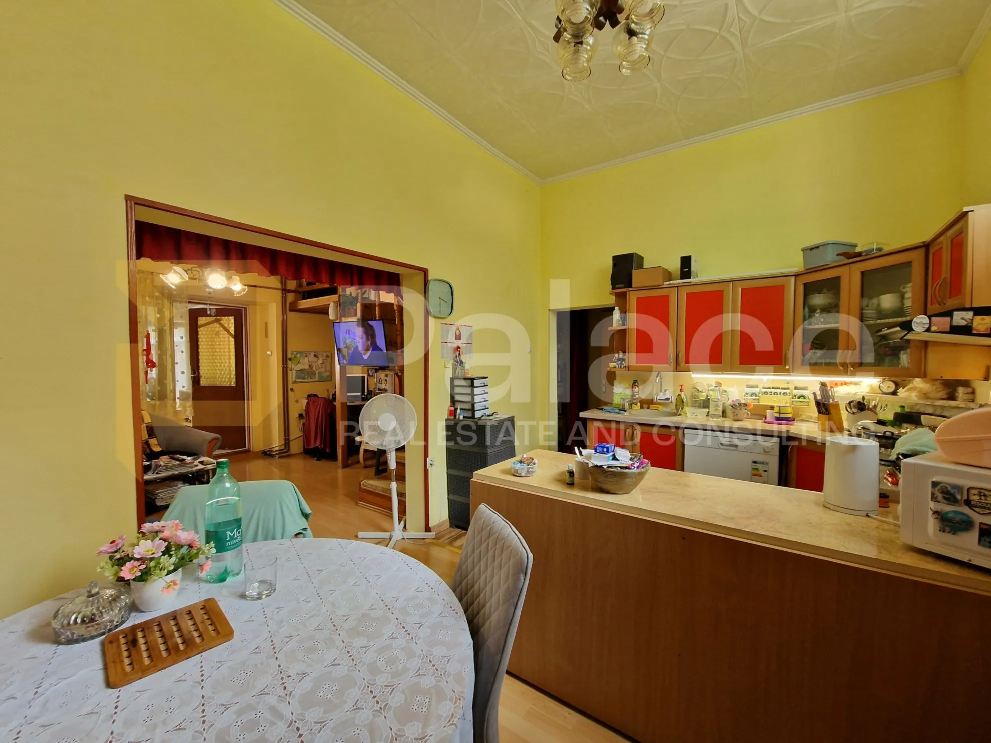 dvorišni stan s garažom i dodatnim stambenim prostorom, 150m2, centar - slika 3