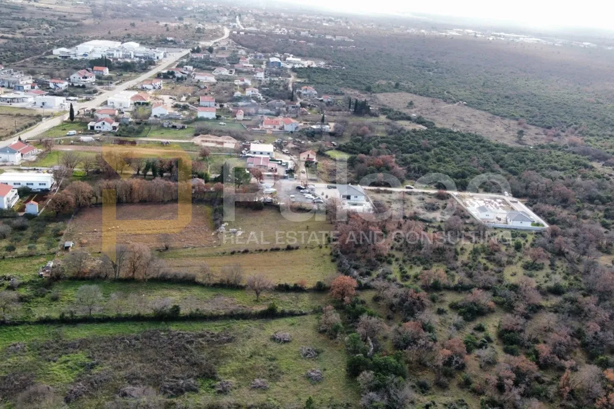 POLIČNIK (Suhovare) Na prodaju je građevinsko zemljište od 3593 m2 - Suhovare, Poličnik