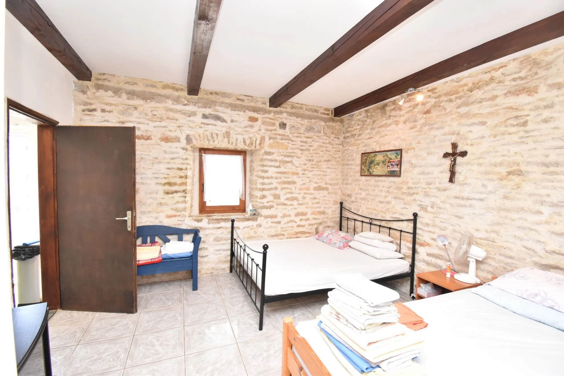 uređena kamena prizemnica s velikom okućnicom, skradin-vaćani - slika 9