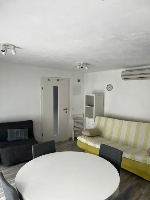 renovirana kuća samo 40m od mora, krvavica - slika 6