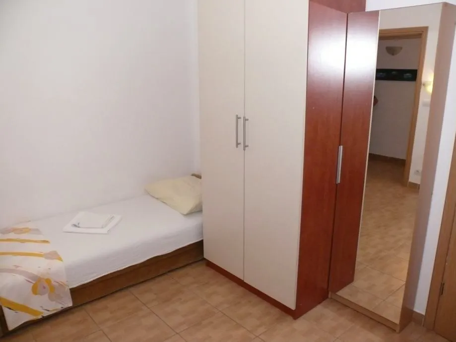 stan od 54m2, 500m od mora, novalja - slika 2
