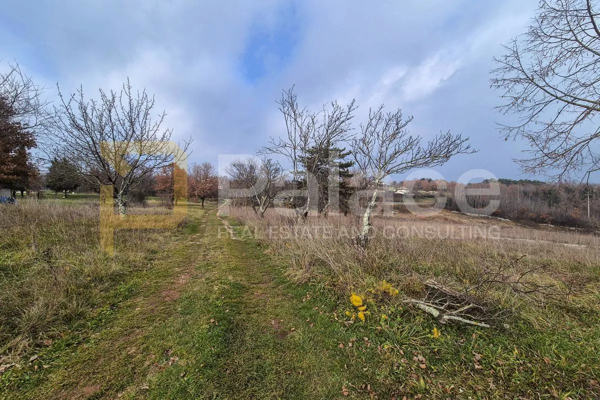 atraktivno građevinsko zemljište 1059 m² u mirnom tinjanu - slika 3