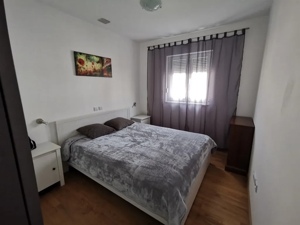 predivan, kompletno namješten stan s garažom i parkirnim mjestom - slika 14