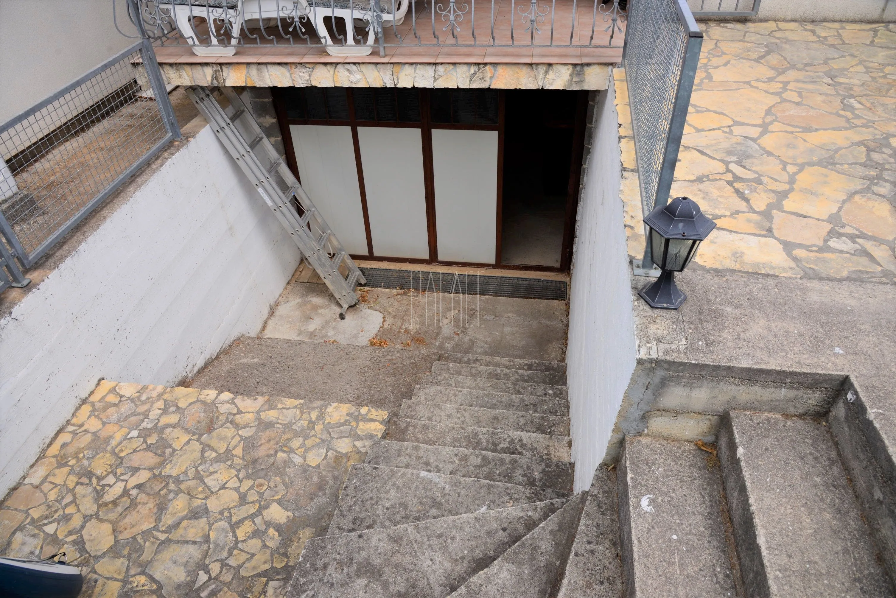 kuća s 3 stana i velikim dvorištem, gornji karin, 230.00 m2 - slika 2