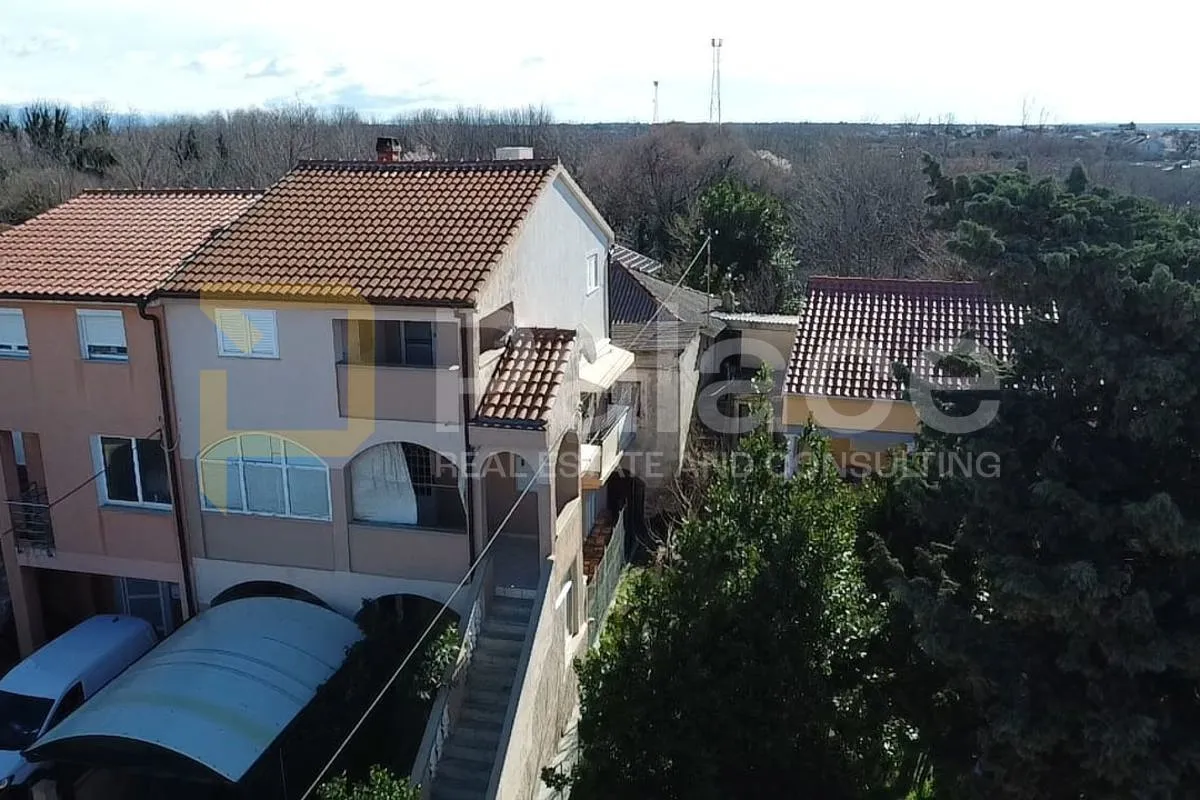 Prilika! Dvojna katnica sa dvije stambene jedinice na prodaju Privlaka
