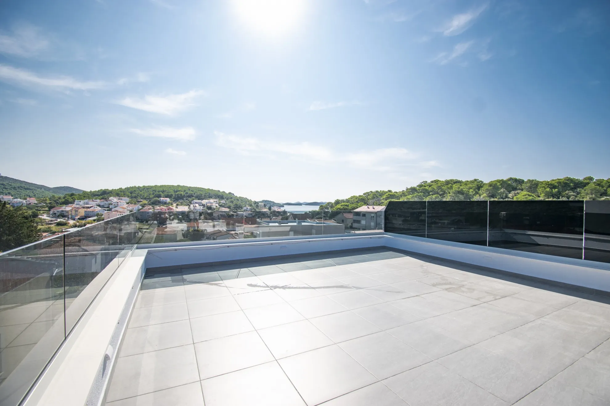 luksuzni dvoetažni stan s pogledom na more, tisno, 120 m2 - slika 24