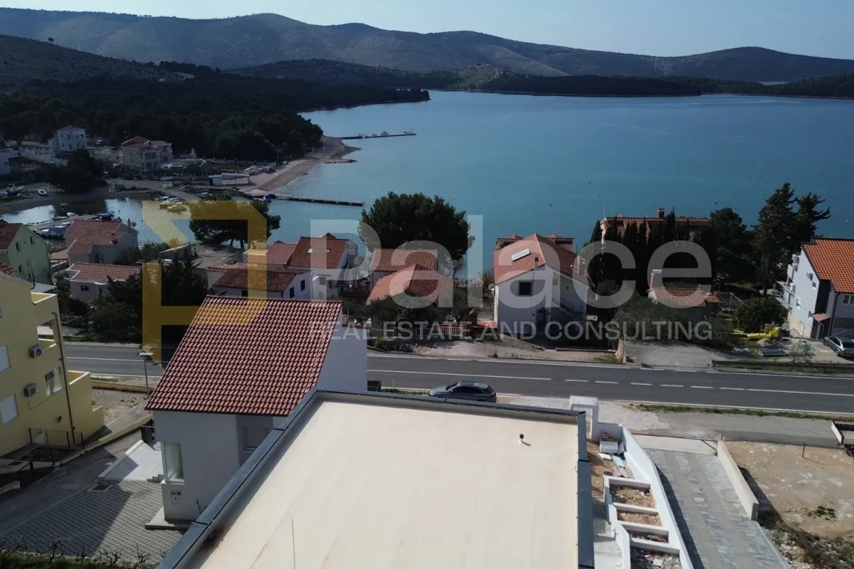 nova luksuzna vila s grijanim bazenom i pogledom,70 m od mora,žaborić - slika 10