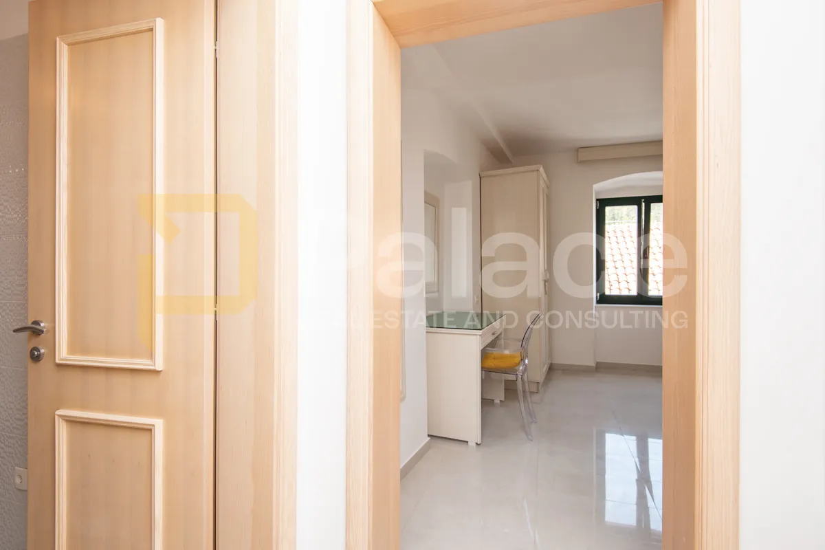 novouređeni i opremljeni hotel u skradinu 812 m2 - slika 11