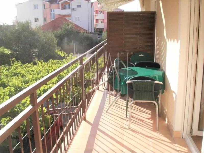 kuća s apartmanima blizu mora: srima (vodice), 300.00 m2 - slika 4