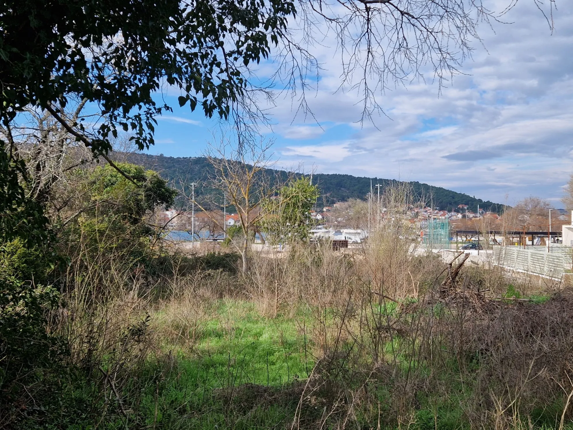 prekrasan građevinski teren blizu mora, bilice, 1000 m2 - slika 10