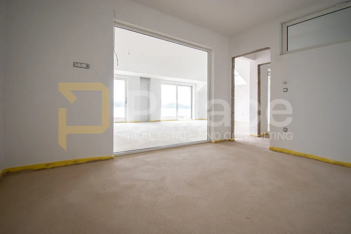 luksuzni penthouse na jedinstvenoj lokaciji u šibeniku sa spektakularnim pogledom na grad - slika 23