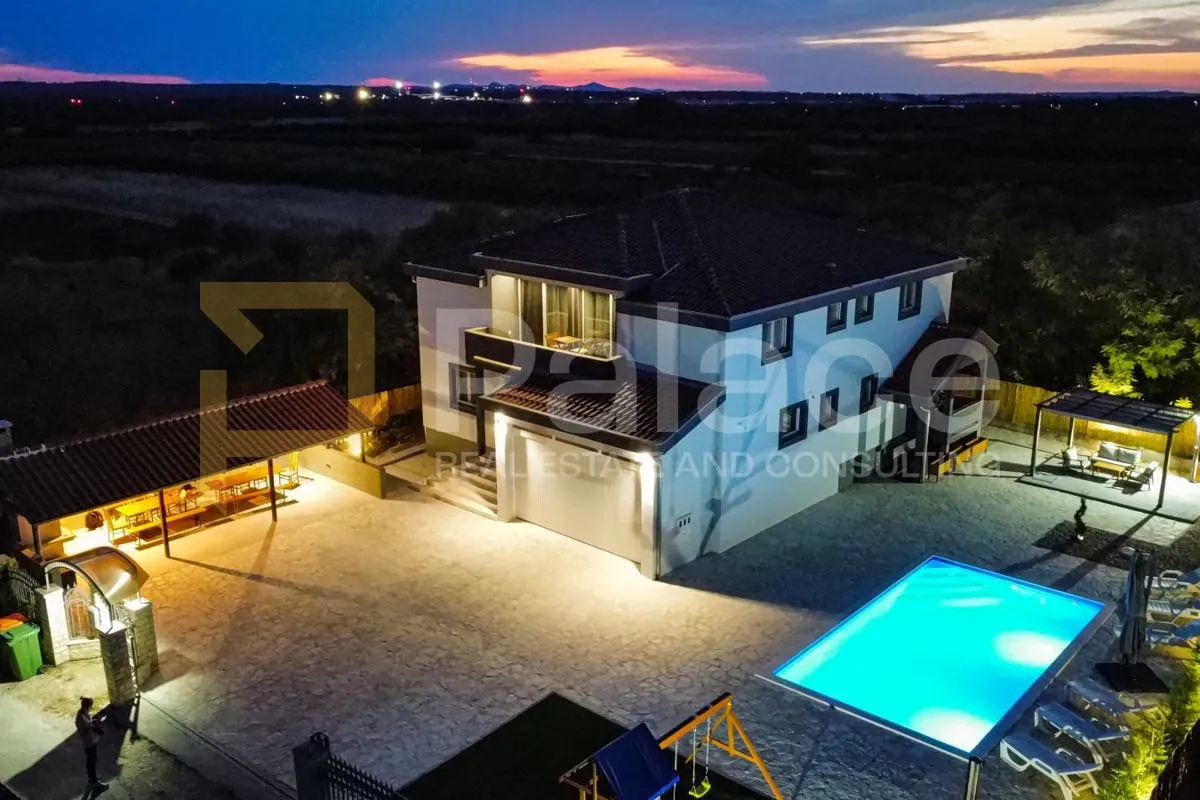 vila sa grijanim bazenom, konobom i apartmanima, zemunik donji - slika 19