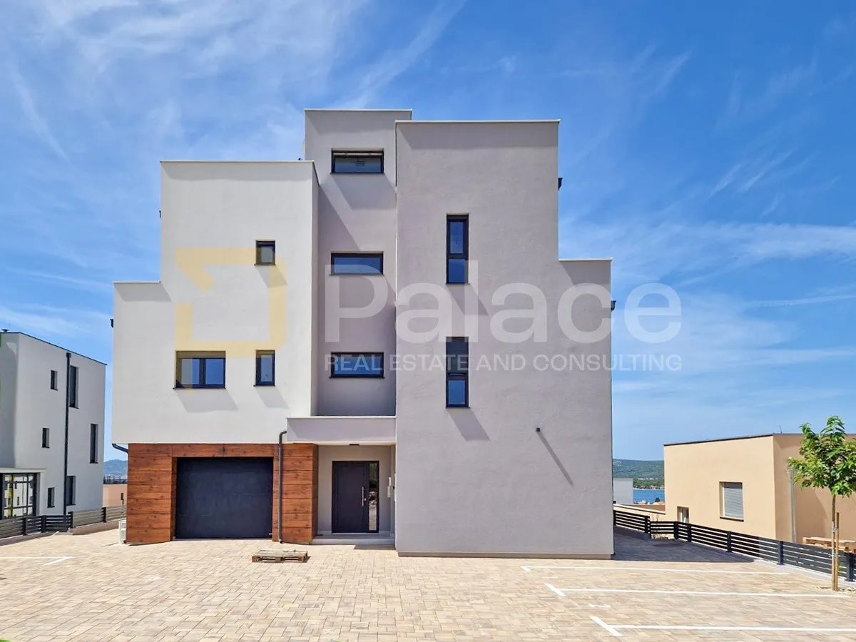 luksuzan penthouse s krovnom terasom i garažom - slika 12