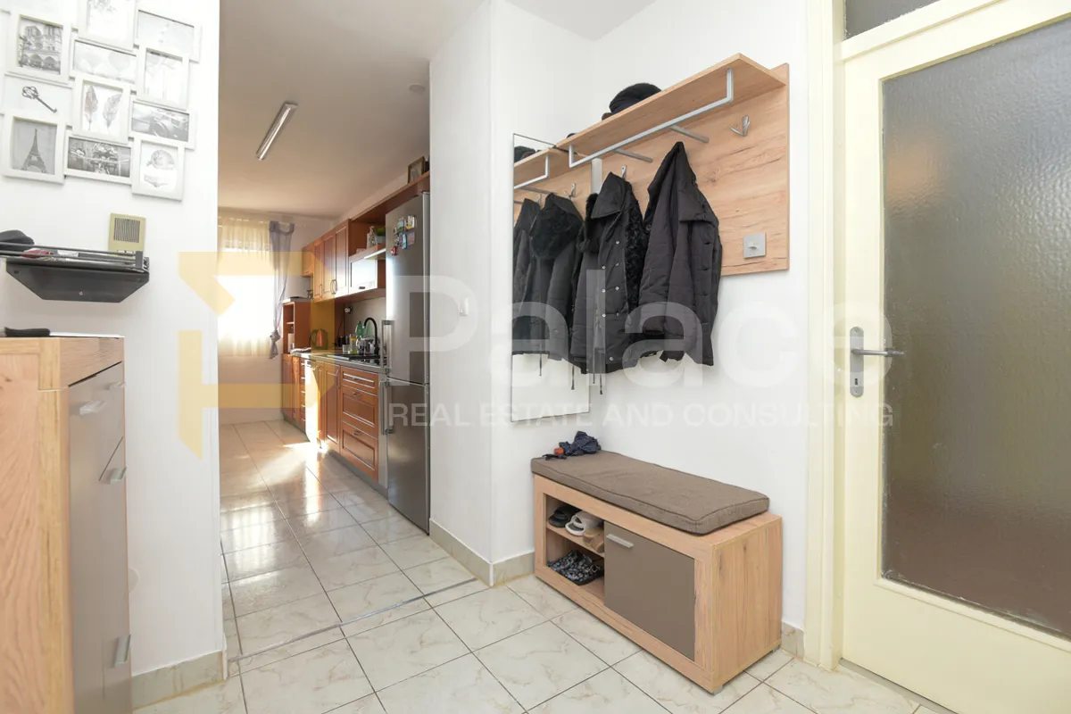 skladno uređen trosoban stan u zgradi, šibenik-krvavice 74,6 m2 - slika 16