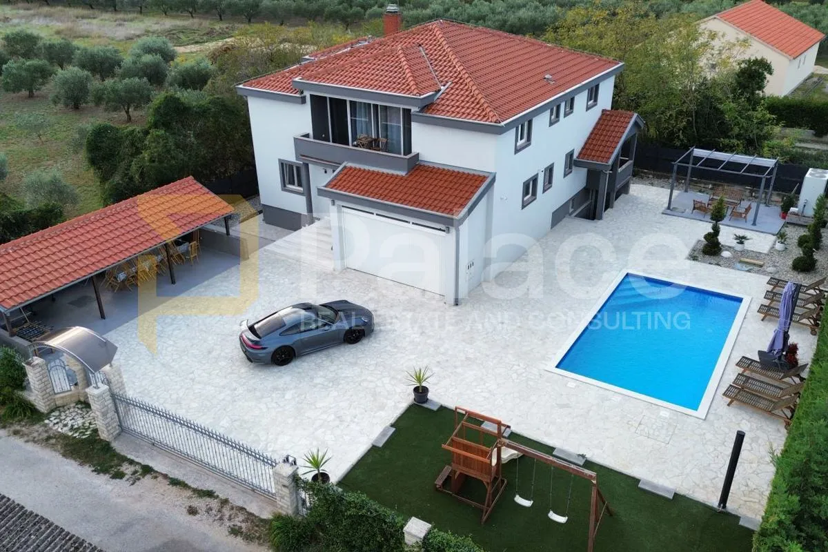 vila sa grijanim bazenom, konobom i apartmanima, zemunik donji - slika 2