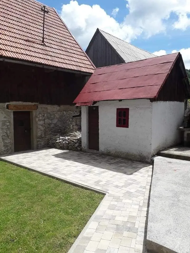 Kuća u Mrkoplju u blizini skijališta, Gorski kotar, 170m2 - Mrkopalj