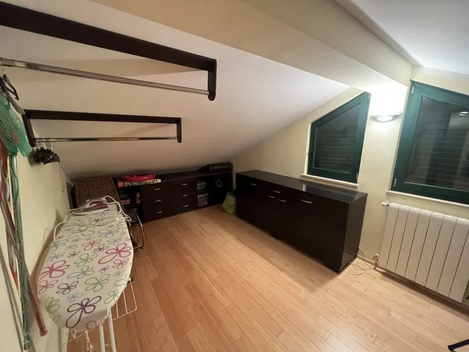 predivna kuća s tri apartmana u centru grada, 150m od mora, opatija - slika 21