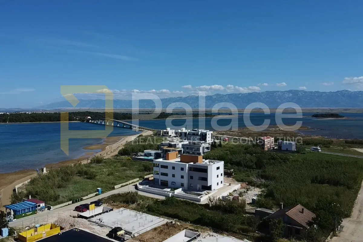 privlaka : zemljište 50m od mora 1130 m2 - slika 2
