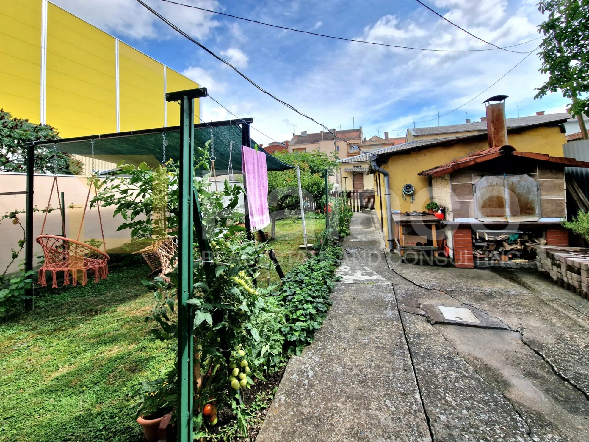 dvorišni stan s garažom i dodatnim stambenim prostorom, 150m2, centar - slika 19
