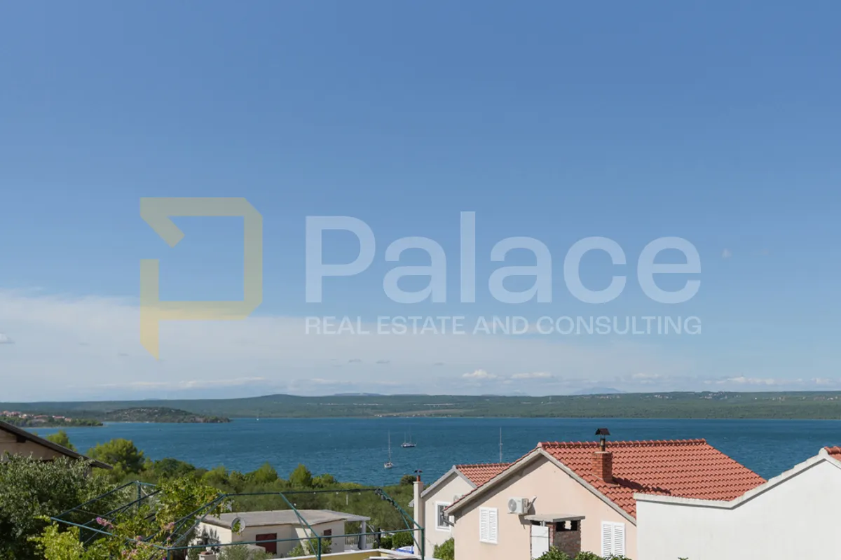 kuća sa četiri stana i panoramskim pogledom na uvalu - bilice - slika 13