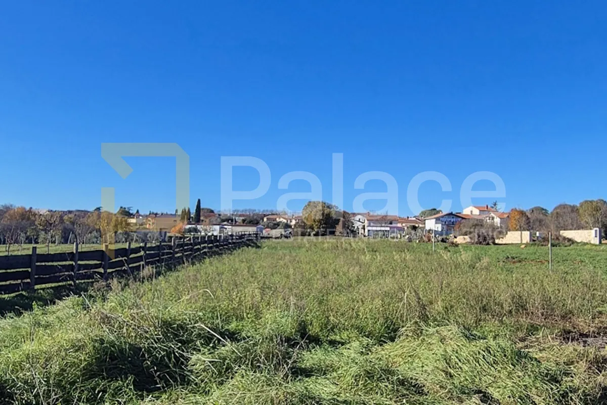 prilika! poljoprivredno zemljište na rubu građevinske zone - marčana - slika 2