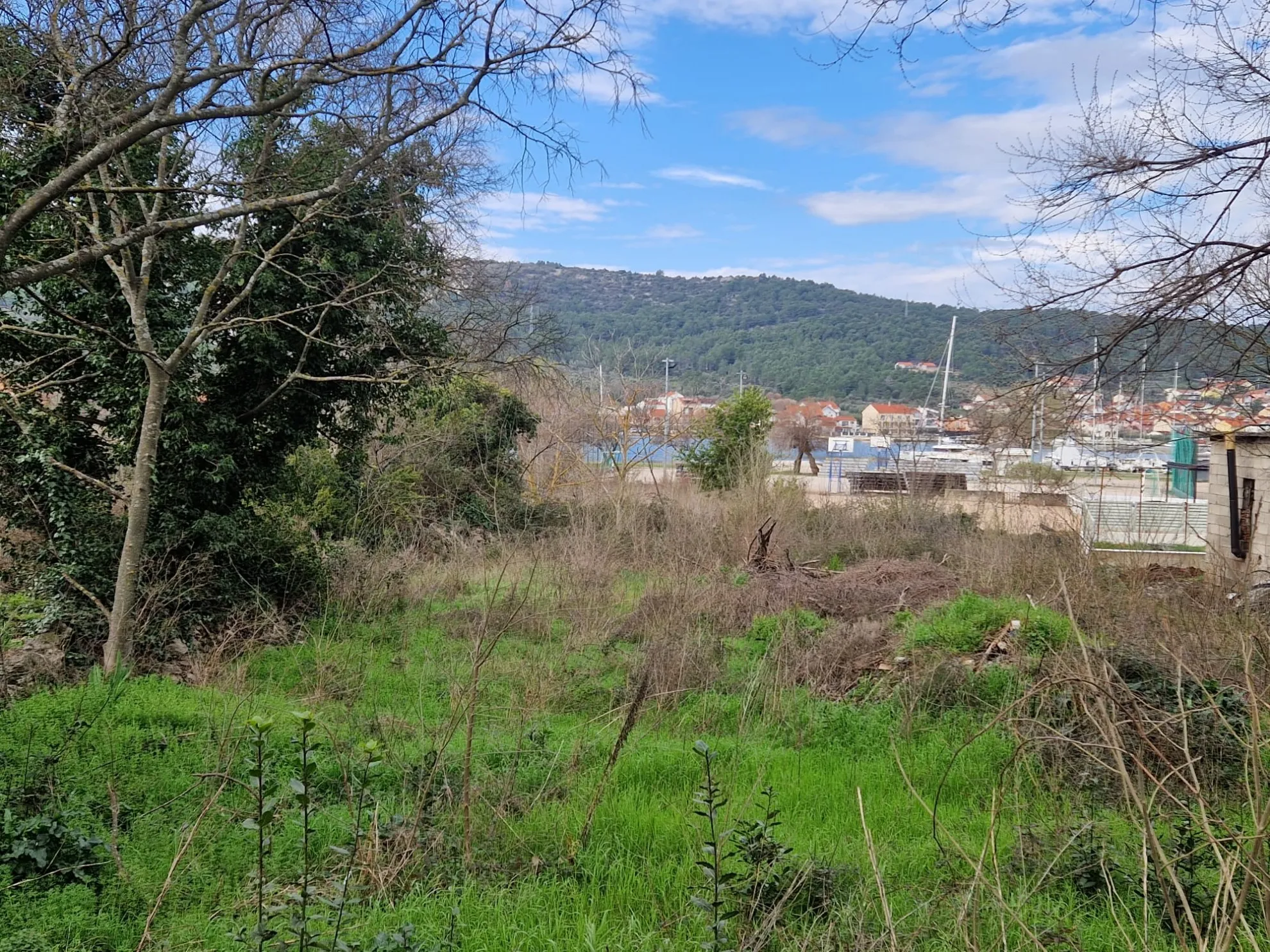prekrasan građevinski teren blizu mora, bilice, 1000 m2 - slika 9