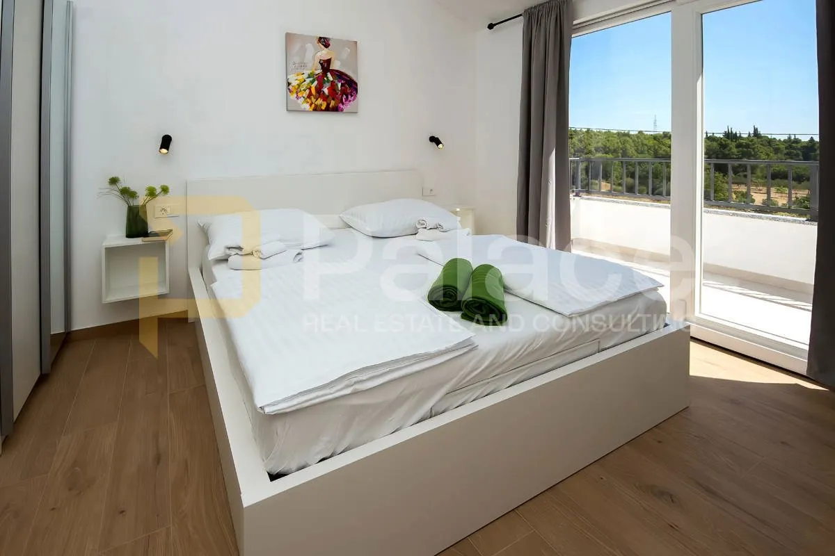 moderna kuća s bazenom i vrtom na lijepoj lokaciji u dubravi - slika 29