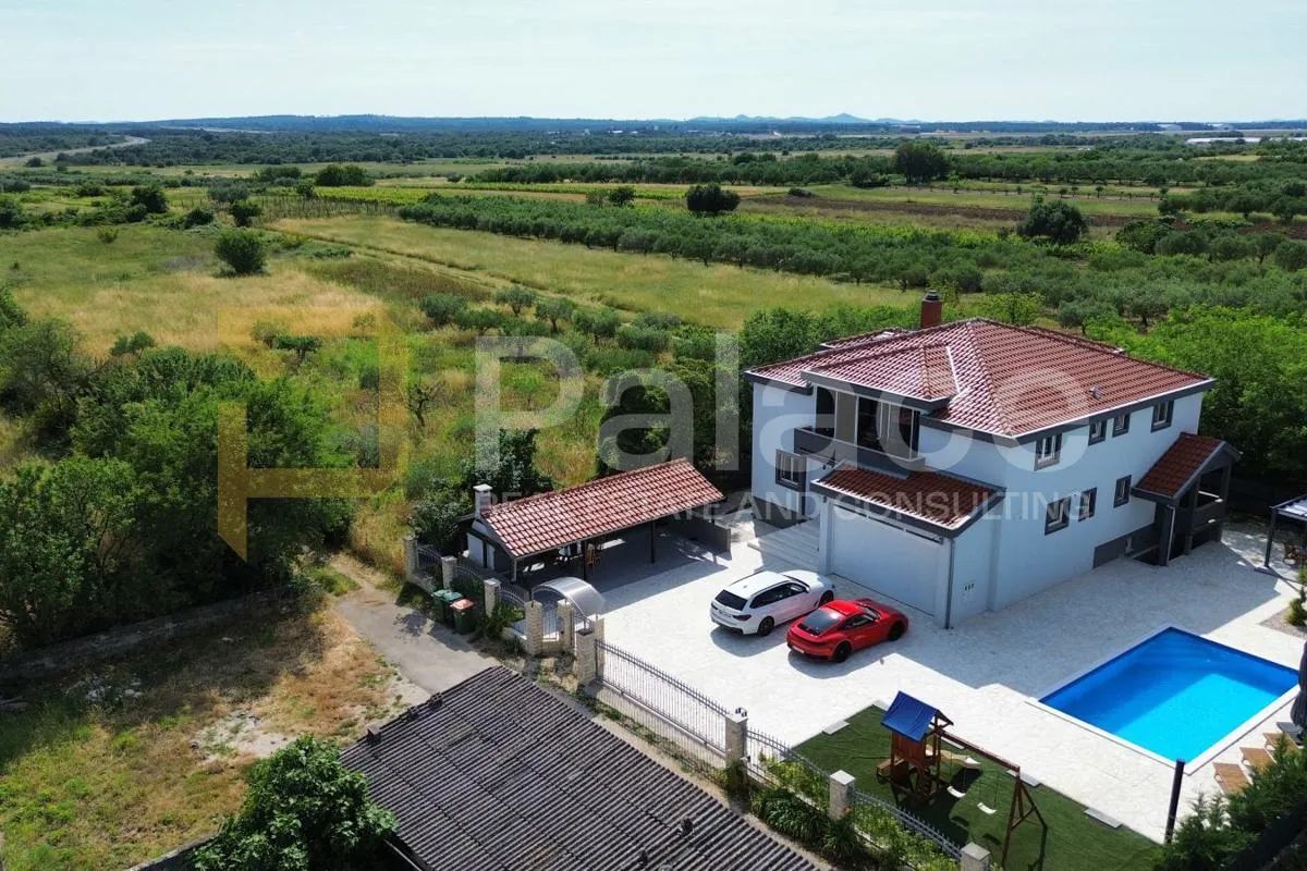 vila sa grijanim bazenom, konobom i apartmanima, zemunik donji - slika 3