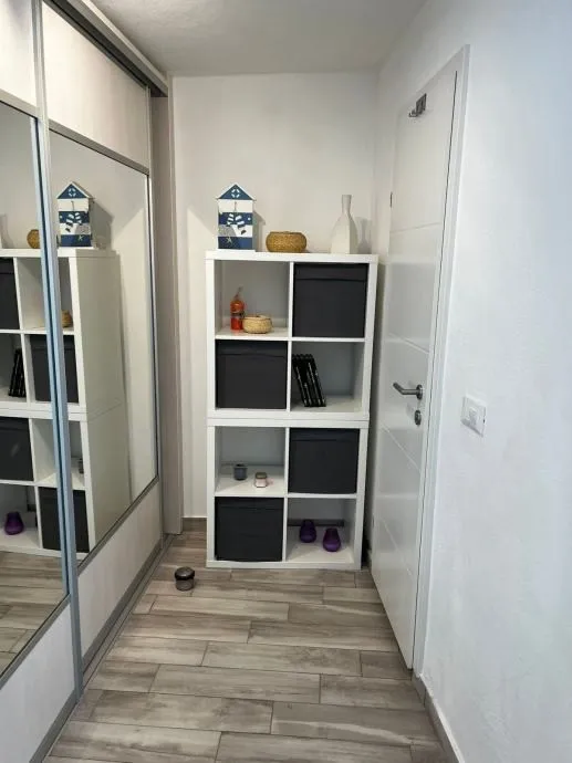renovirana kuća samo 40m od mora, krvavica - slika 10