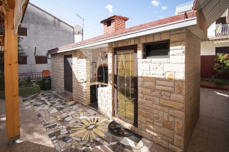 apartmanska kuća za zaljubljenike u turizam u vodicama, 980.00 m2 - slika 8